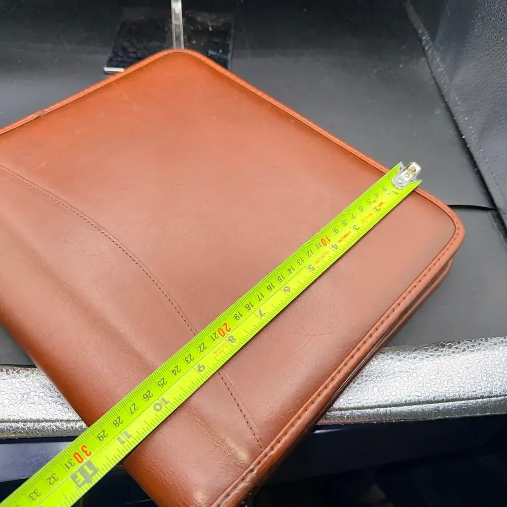 LeVenger Well Read Life Brown Leather Zip Portfolio Padfolio Organizer